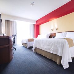 Отель Holiday Inn Express Guadalajara Expo комната для гостей фото 3