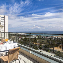 Hotel Front Maritim Barcelona крыльцо
