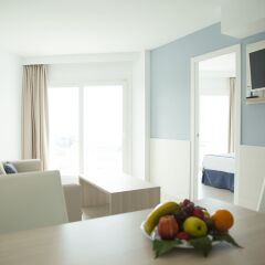Отель Tomir Portals Suites Люкс с различными типами кроватей