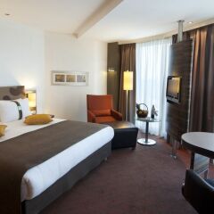 Гостиница Holiday Inn Almaty Алматы комната для гостей фото 5