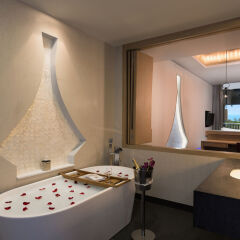 Отель Avista Hideaway Phuket Patong, MGallery by Sofitel 5* Представительский номер с различными типами кроватей фото 4