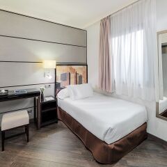 Отель H10 Universitat 4* Стандартный номер с различными типами кроватей фото 13