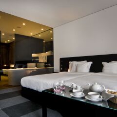 Graffit Gallery Design Hotel 5* Улучшенный номер с разными типами кроватей