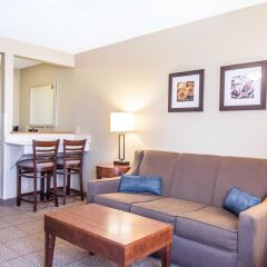 Отель Comfort Inn North/Polaris 2* Люкс с различными типами кроватей