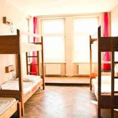 Sunflower Hostel Berlin Кровать в общем номере с двухъярусной кроватью