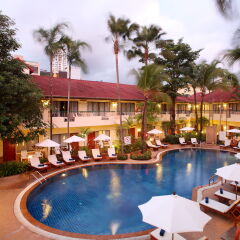 Отель Horizon Patong Beach Resort & Spa открытый бассейн