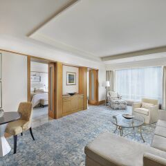 Отель The Ritz-Carlton, Dubai International Financial Centre 5* Люкс с различными типами кроватей