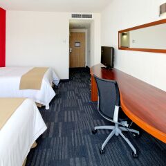 Отель Holiday Inn Express Guadalajara Expo комната для гостей фото 4