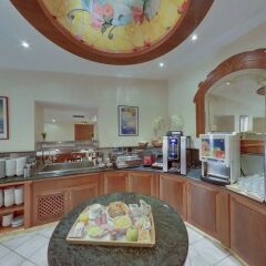 Hotel Univers место для завтрака фото 2