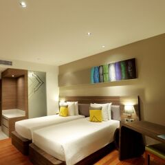 Отель Novotel Phuket Karon Beach Resort and Spa 4* Улучшенный номер разные типы кроватей