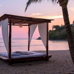Отель Thavorn Beach Village Resort & Spa Phuket пляж