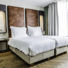 Hotel De Hallen 4* Полулюкс с различными типами кроватей