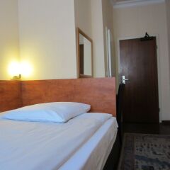 Hotel Haus Rheinblick 2* Стандартный номер с различными типами кроватей (общая ванная комната)