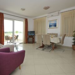 Отель Apartmani Trogir 4* Улучшенные апартаменты с различными типами кроватей