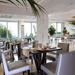 Отель Mercure Rimini Artis место для завтрака