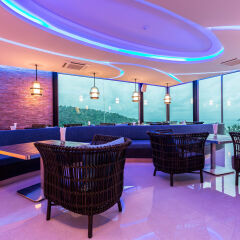 Отель Crest Resort & Pool Villas вестибюль отеля