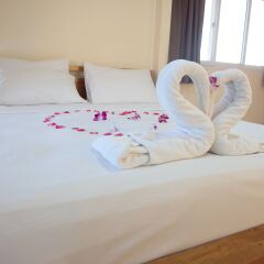 Отель Patamnak Beach Guesthouse 3* Люкс с различными типами кроватей