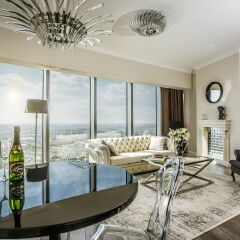 Отель Apartamenty Sky Tower Представительский люкс с различными типами кроватей