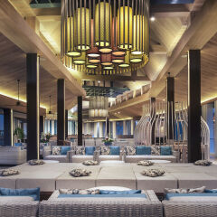 Отель Splash Beach Resort лобби