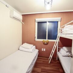 Отель Aroha Guest House 2* Кровать в женском общем номере с двухъярусной кроватью