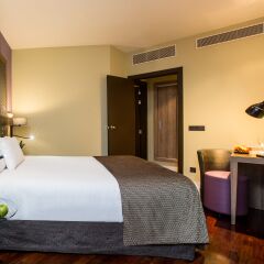 Leonardo Hotel Madrid City Center 3* Улучшенный номер с различными типами кроватей