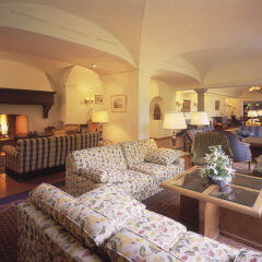 Отель Castello del Sole Beach Resort & SPA вестибюль