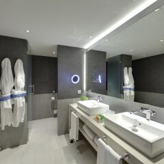 Отель NH Collection San Sebastián Aránzazu 4* Улучшенный номер с различными типами кроватей