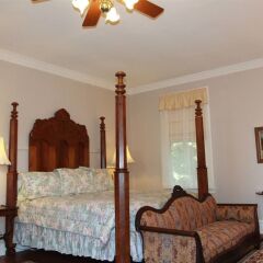Отель Corners Mansion Inn- A Bed & Breakfast 3* Номер Делюкс с различными типами кроватей фото 6