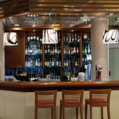 Отель Holiday Inn Helsinki - Vantaa Airport Финляндия, Вантаа - 9 отзывов об отеле, цены и фото номеров - забронировать отель Holiday Inn Helsinki - Vantaa Airport онлайн гостиничный бар