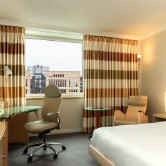 Отель Hilton Düsseldorf 5* Стандартный номер с двуспальной кроватью