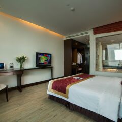 The Hanoi Club Hotel & Lake Palais Residences 4* Номер Делюкс с различными типами кроватей
