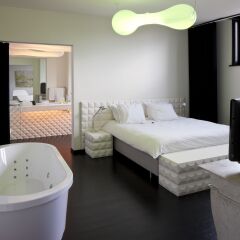 Отель B&B Suites@FEEK 4* Семейный люкс с двуспальной кроватью