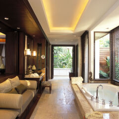 Отель Trisara Villas & Residences Phuket гидромассажная ванна