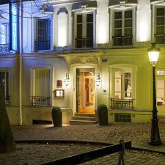 Отель Timhotel Montmartre Париж крыльцо