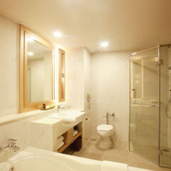 Отель Phuket Marriott Resort & Spa, Merlin Beach ванная