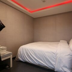 Top Hotel Myeongdong 2* Стандартный семейный номер с различными типами кроватей