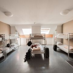 Jacques Brel Youth Hostel Кровать в женском общем номере