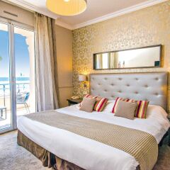 Отель Hôtel Vacances Bleues Le Royal 3* Стандартный номер с двуспальной кроватью