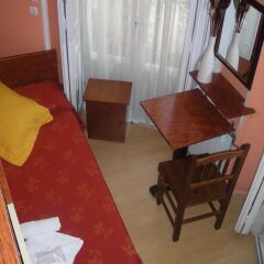 Отель Hostal Comercial Стандартный номер с различными типами кроватей (общая ванная комната)