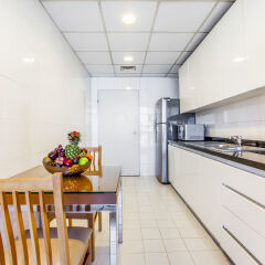 Golden Sands Hotel Apartments кухня в номере
