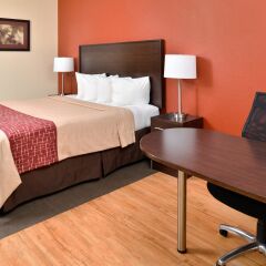 Отель Red Roof Inn & Suites Columbus - W. Broad 2* Улучшенный номер с различными типами кроватей