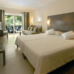 Отель Beach Club Font de Sa Cala 4* Стандартный номер с различными типами кроватей
