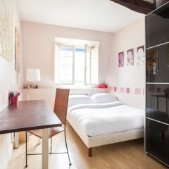 Отель onefinestay - Latin Quarter private homes Апартаменты с различными типами кроватей фото 3