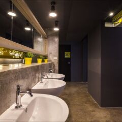 Fulfill Phuket Hostel раковина ванной комнаты