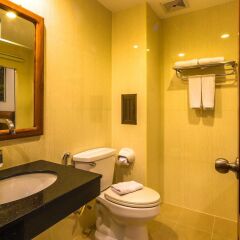 Отель Azhotel Patong ванная фото 3