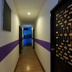 Long Beach Hotel Patong коридор