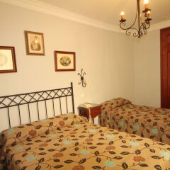 Отель Hostal Roma Стандартный номер с двуспальной кроватью