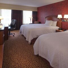 Отель Hampton Inn & Suites Columbus - Downtown 2* Стандартный номер с различными типами кроватей