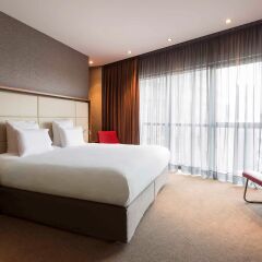 Отель Pullman Barcelona Skipper Испания, Барселона - 2 отзыва об отеле, цены и фото номеров - забронировать отель Pullman Barcelona Skipper онлайн комната для гостей