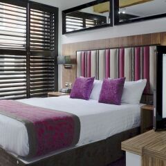 Отель ROOMZZZ Апартаменты